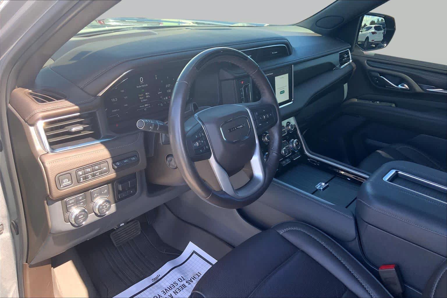 Used 2023 GMC Yukon Denali w/ Denali Reserve Package AWD/4WD image 18