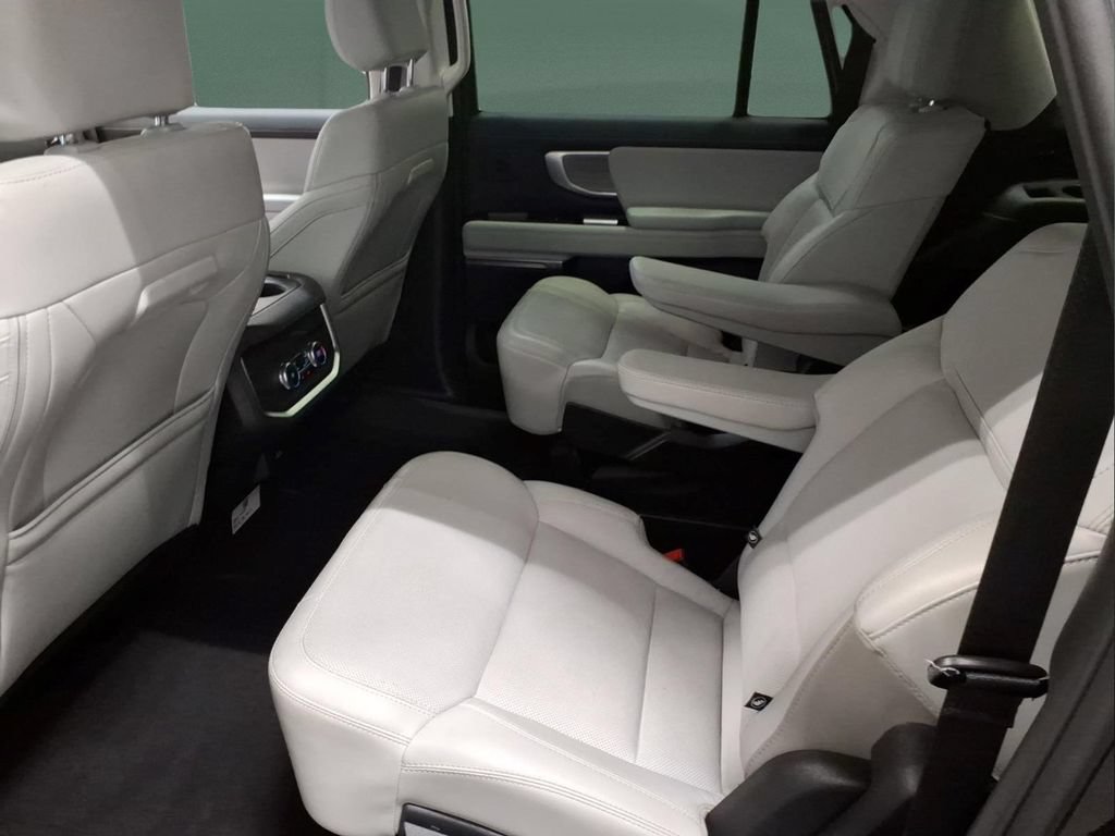 Certified 2025 Ford Expedition Max Platinum w/ Driver's Package AWD/4WD image 24