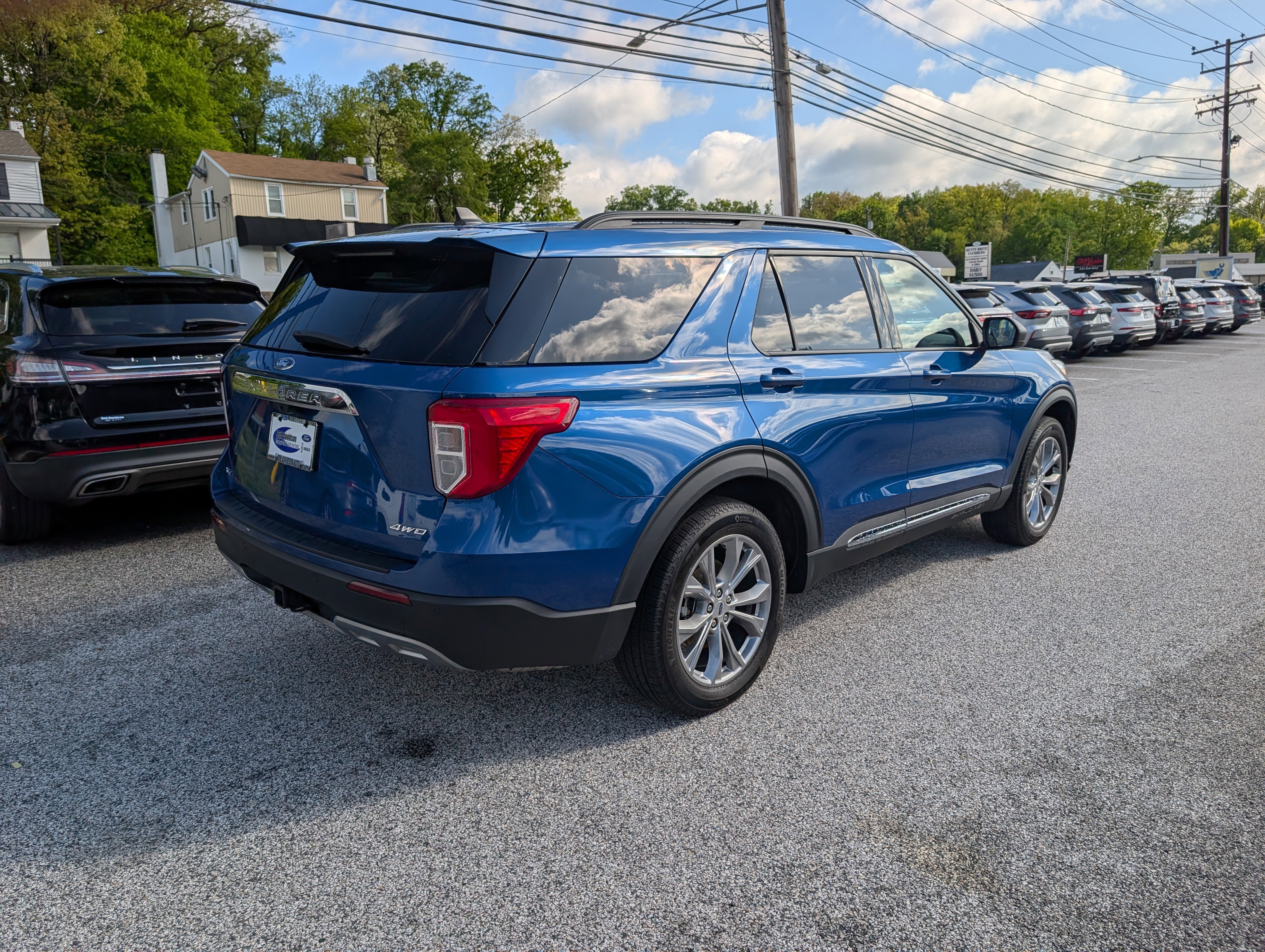 Certified 2023 Ford Explorer XLT w/ Equipment Group 202A AWD/4WD image 7