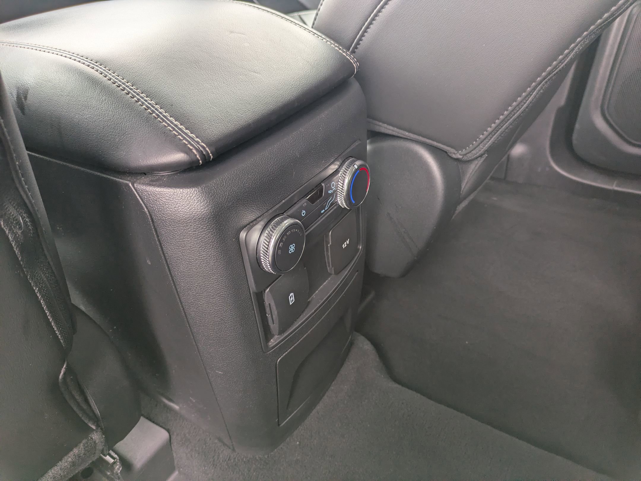 Certified 2022 Ford Explorer XLT w/ Equipment Group 202A image 31