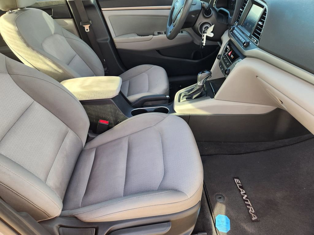 Used 2017 Hyundai Elantra SE image 12