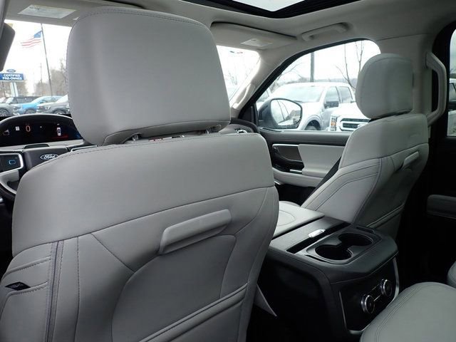 Certified 2025 Ford Expedition Max Platinum image 18