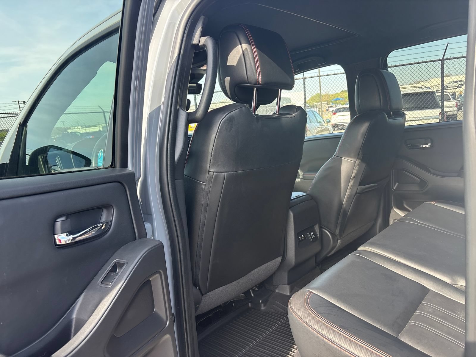 Used 2023 Nissan Frontier PRO-4X w/ Pro-4X Premium Package AWD/4WD image 13