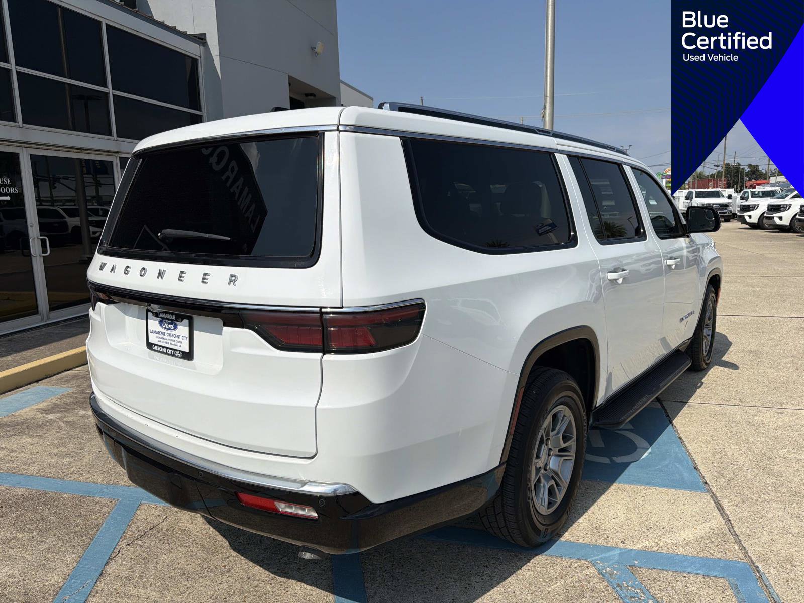 Used 2024 Jeep Wagoneer L 4WD image 11