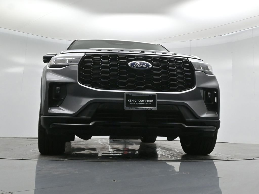 Certified 2025 Ford Explorer ST-Line w/ ST-Line Street Pack image 30