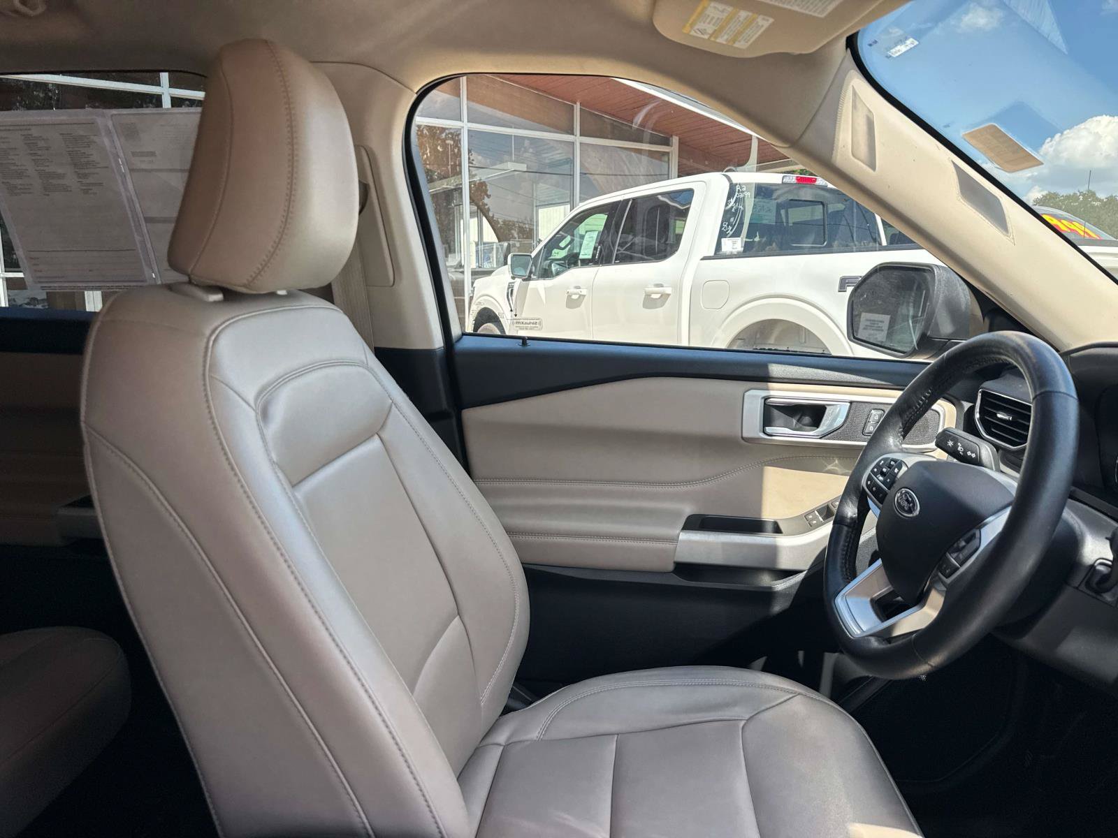Certified 2022 Ford Explorer XLT w/ Equipment Group 202A RWD image 10