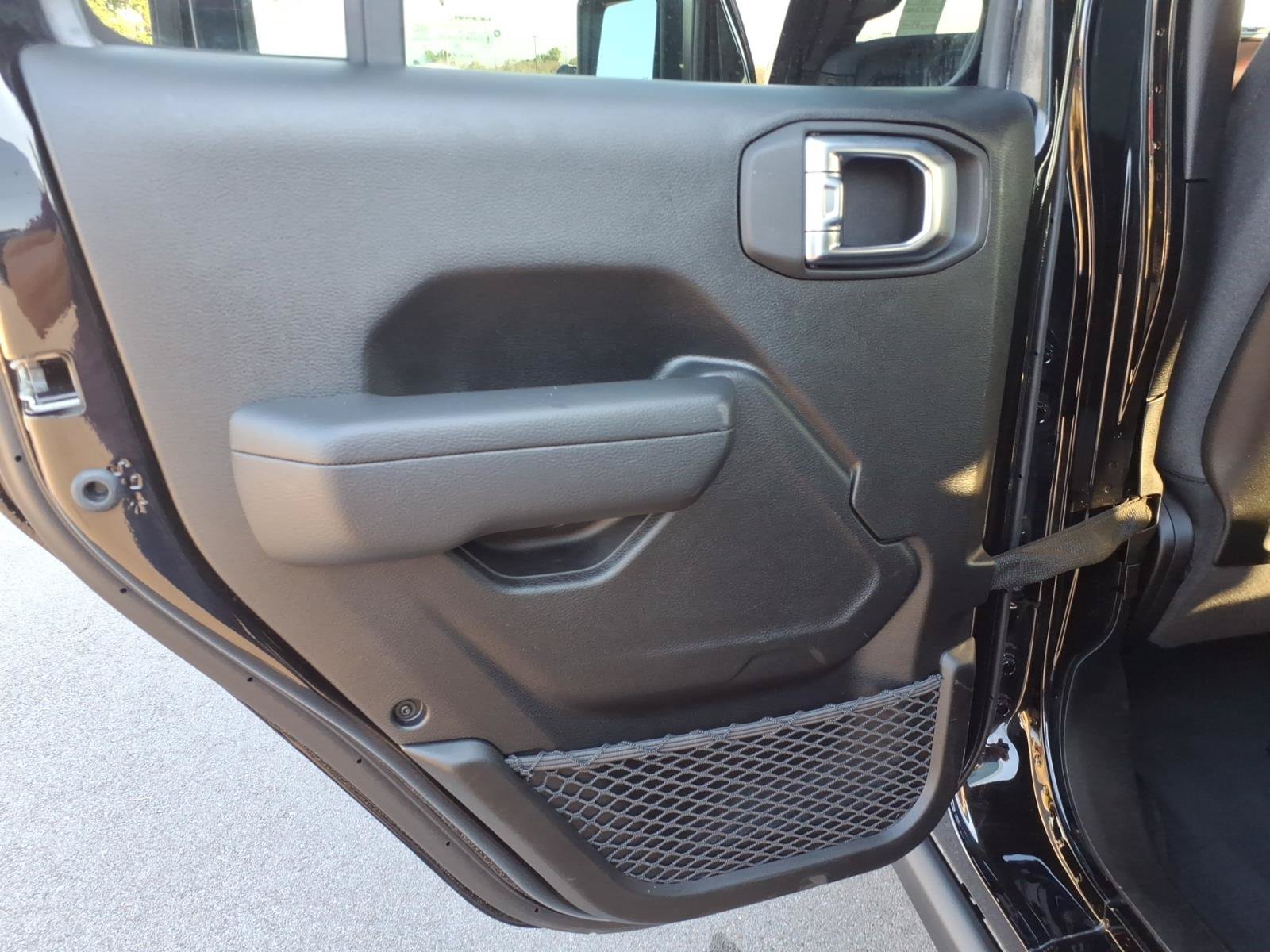 Used 2026 Jeep Wrangler Unlimited Rubicon AWD/4WD image 13