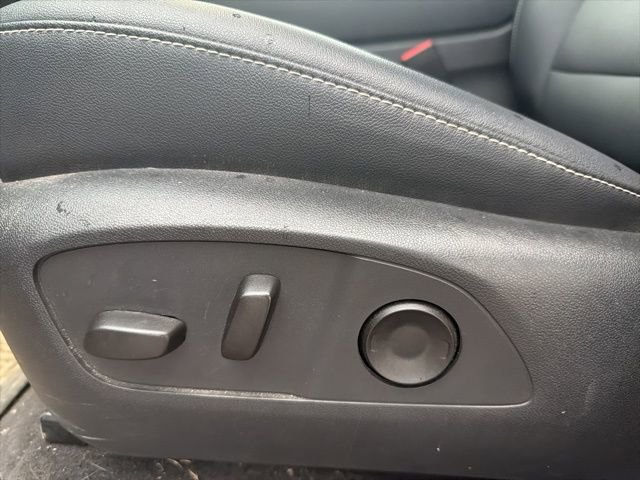 Used 2025 Chevrolet Traverse LT w/ Driver Confidence Package image 24