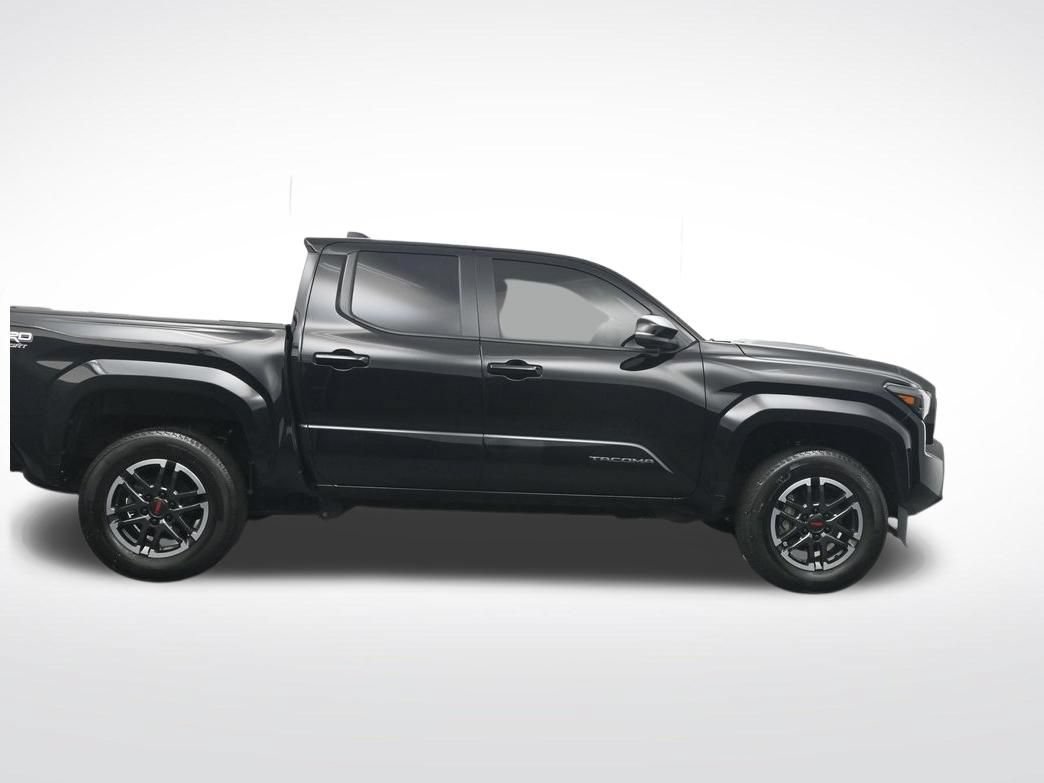 Used 2024 Toyota Tacoma TRD Sport w/ TRD Sport Upgrade Package AWD/4WD image 4