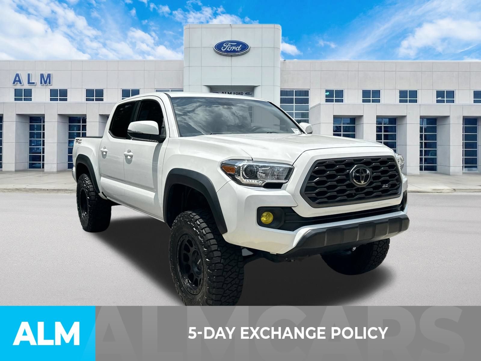 Used 2022 Toyota Tacoma TRD Off-Road RWD image 3