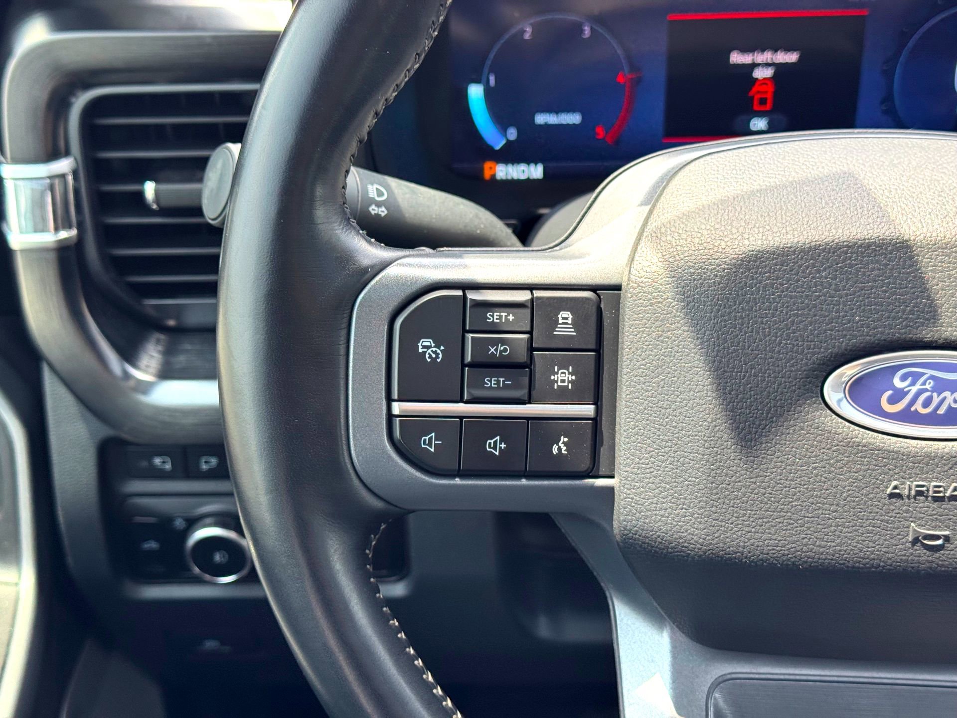 Certified 2024 Ford F250 Lariat w/ Lariat Ultimate Package AWD/4WD image 23