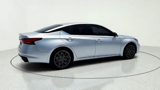 Used 2023 Nissan Altima 2.0 SR FWD image 8