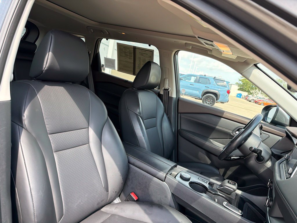 Used 2023 Nissan Rogue SV w/ SV Premium B Package AWD/4WD image 19