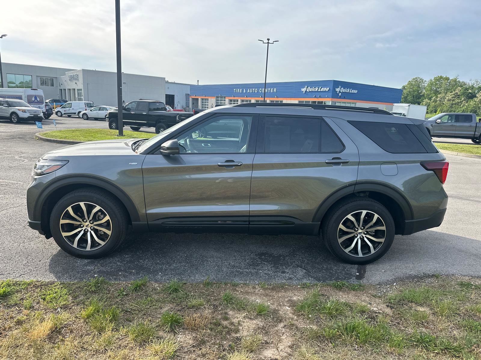 Certified 2025 Ford Explorer ST-Line AWD/4WD image 12