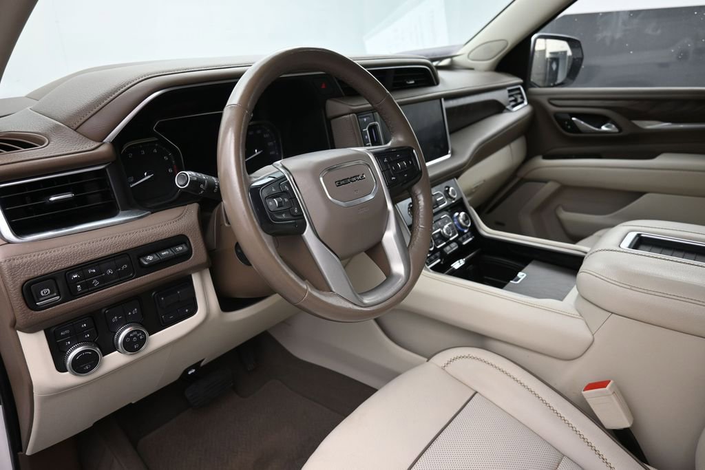 Used 2021 GMC Yukon XL Denali w/ Denali Ultimate Package AWD/4WD image 18