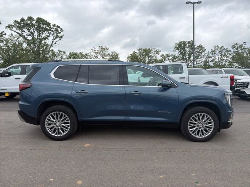 Used 2025 GMC Acadia Denali FWD image 4