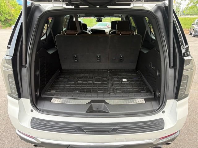 Used 2025 Chevrolet Suburban High Country AWD/4WD image 24
