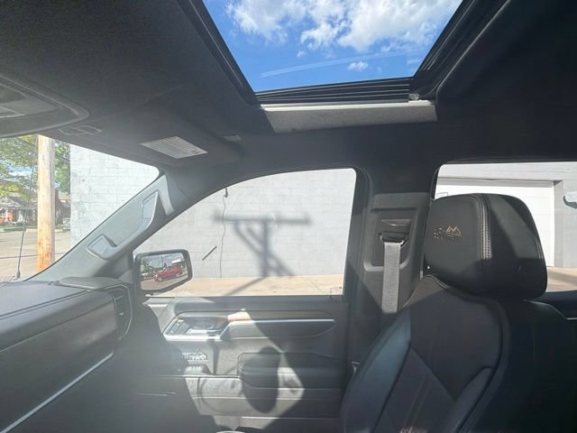 Used 2022 Chevrolet Silverado 1500 High Country w/ Technology Package AWD/4WD image 44