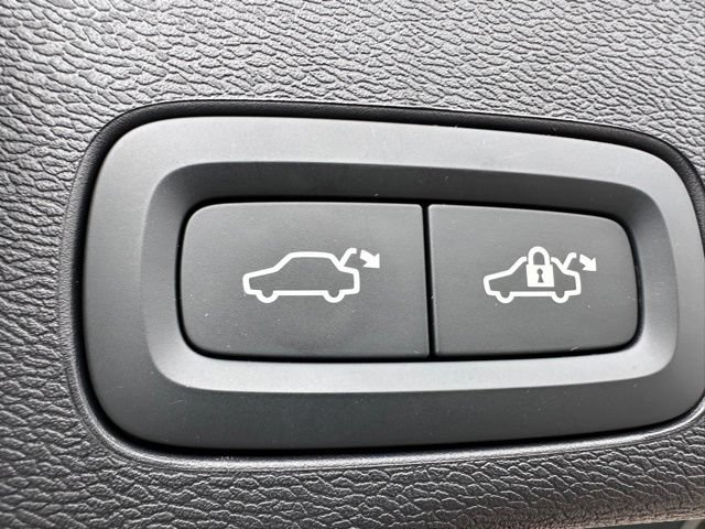 Used 2025 Volvo XC60 B5 Core AWD/4WD image 10