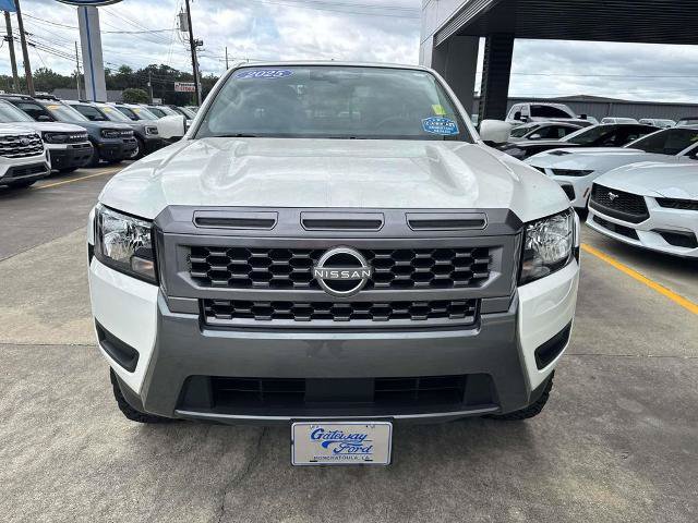Used 2025 Nissan Frontier SV RWD image 2