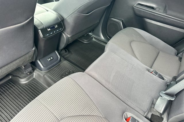 Used 2020 Toyota Highlander LE image 13