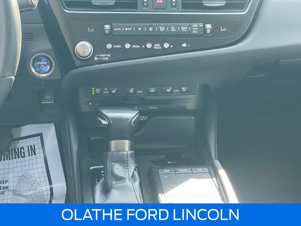 Used 2022 Lexus ES 300h w/ Accessory Package 2 FWD image 25