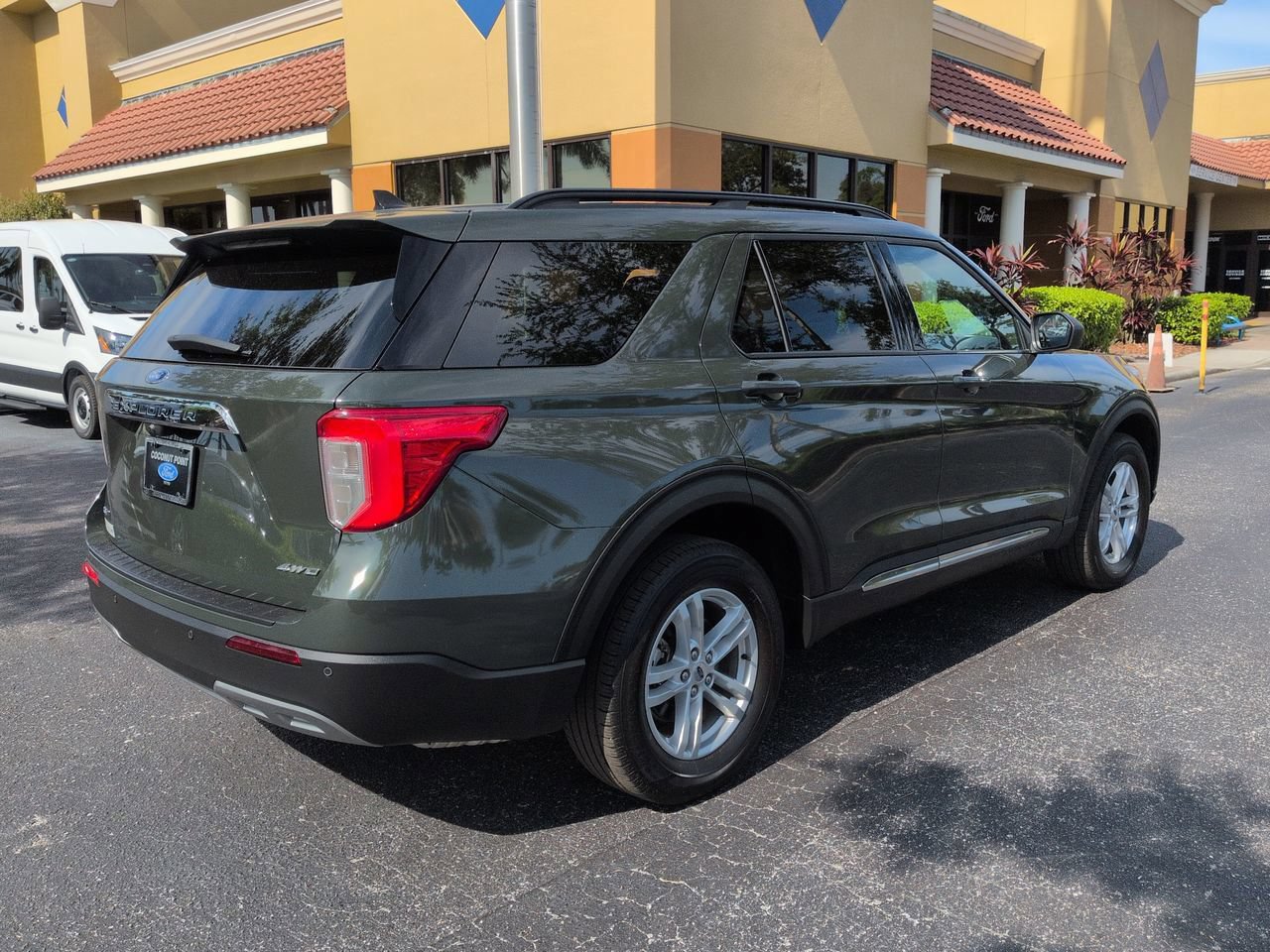Certified 2024 Ford Explorer XLT w/ Equipment Group 202A AWD/4WD image 4