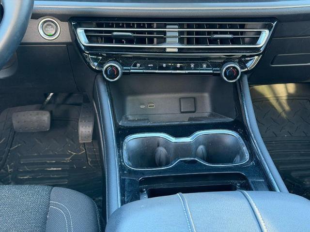 Used 2024 Chevrolet Traverse LT FWD image 15