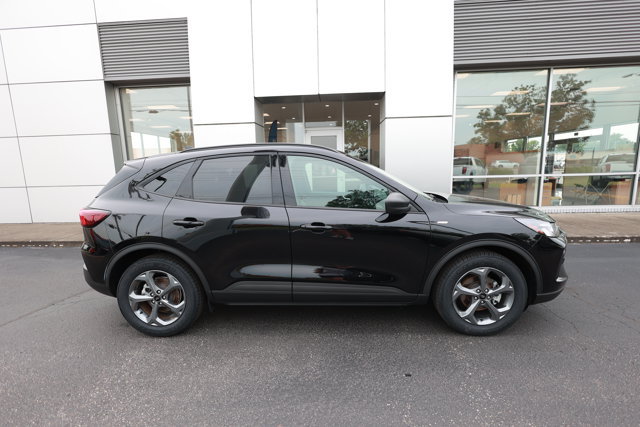 Certified 2025 Ford Escape ST-Line FWD image 3