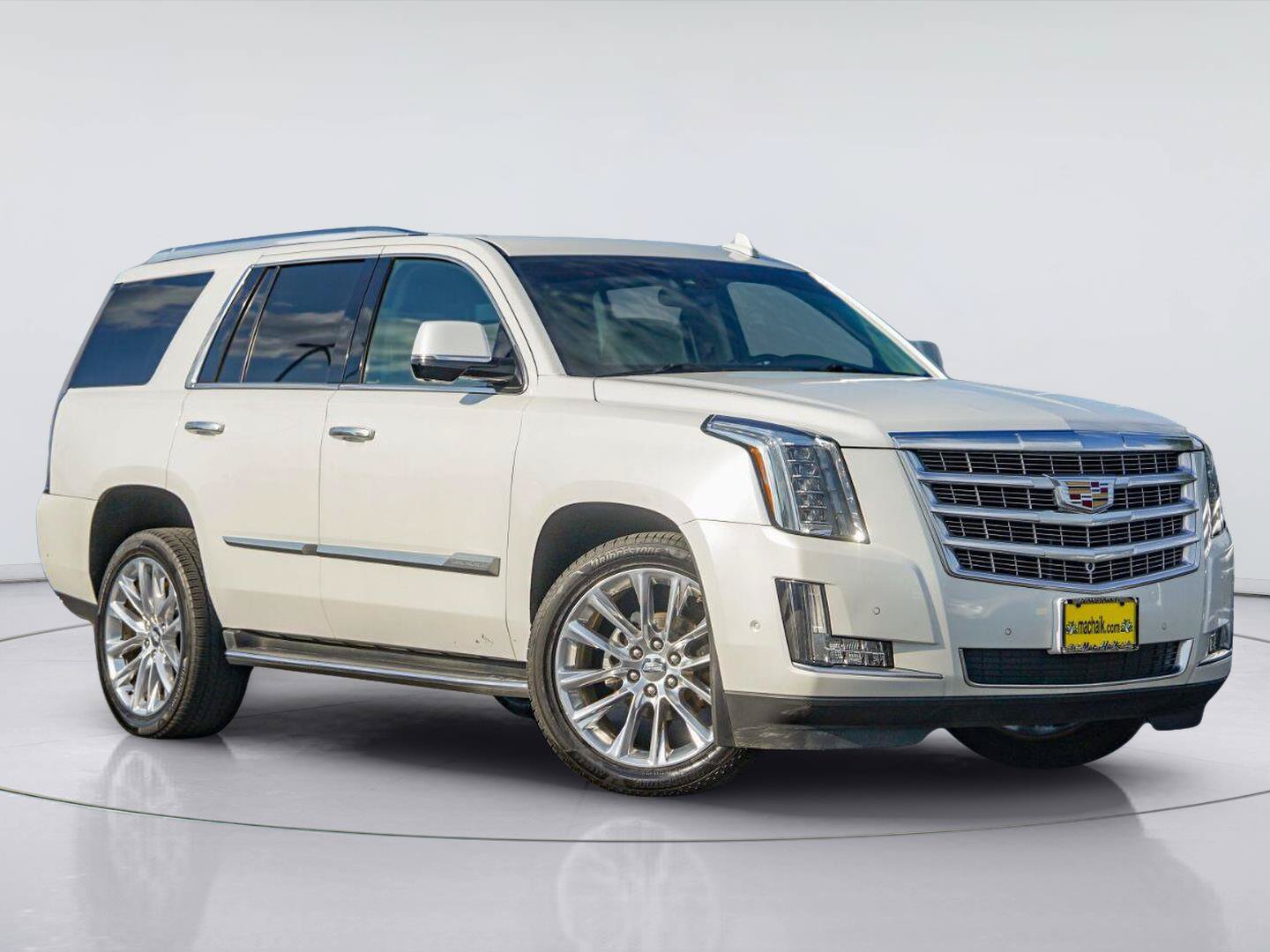 Used 2017 Cadillac Escalade Luxury RWD image 1