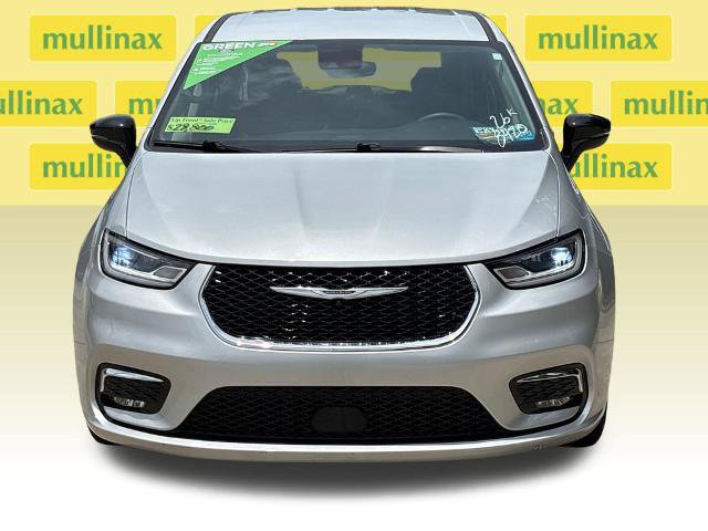 Used 2024 Chrysler Pacifica Touring-L FWD image 15