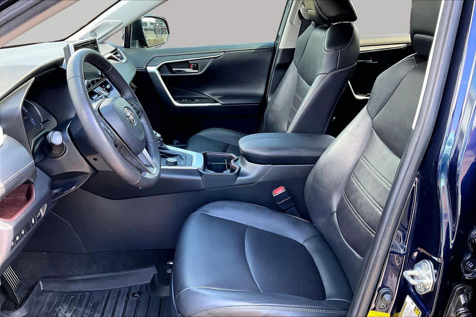 Used 2020 Toyota RAV4 Limited w/ Limited Grade Weather Package AWD/4WD image 10