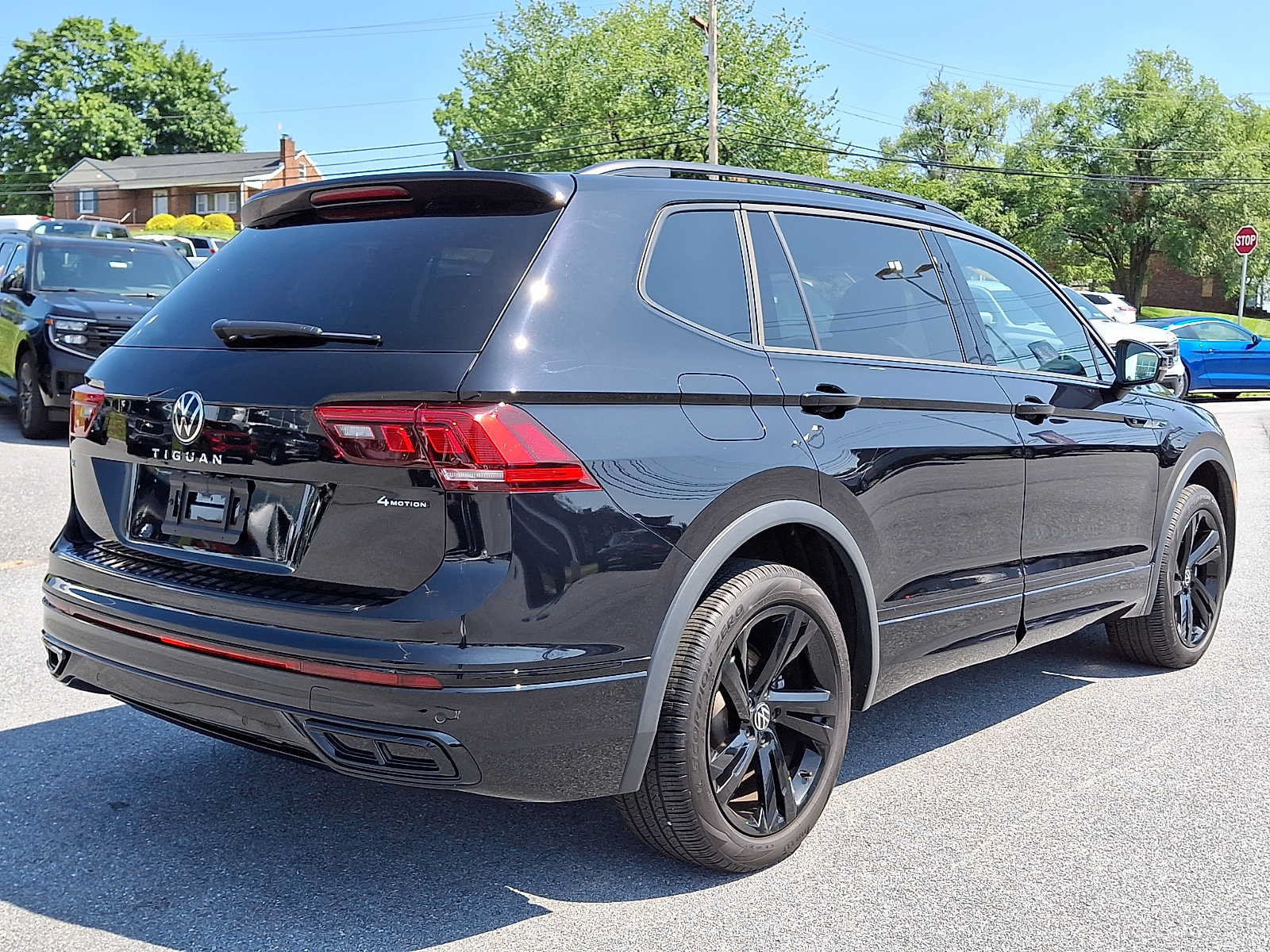 Used 2024 Volkswagen Tiguan SE R-Line AWD/4WD image 6