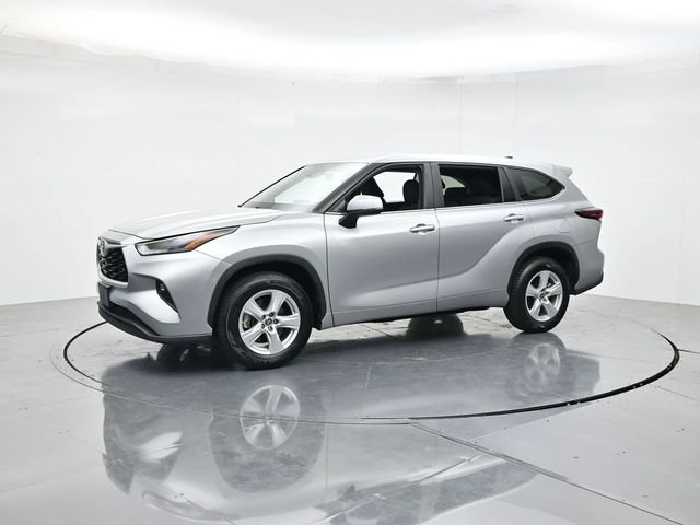 Used 2024 Toyota Highlander LE image 5