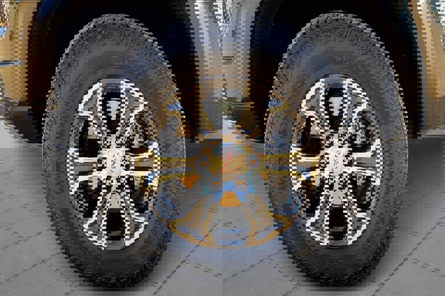 Used 2024 GMC Canyon AT4 image 10