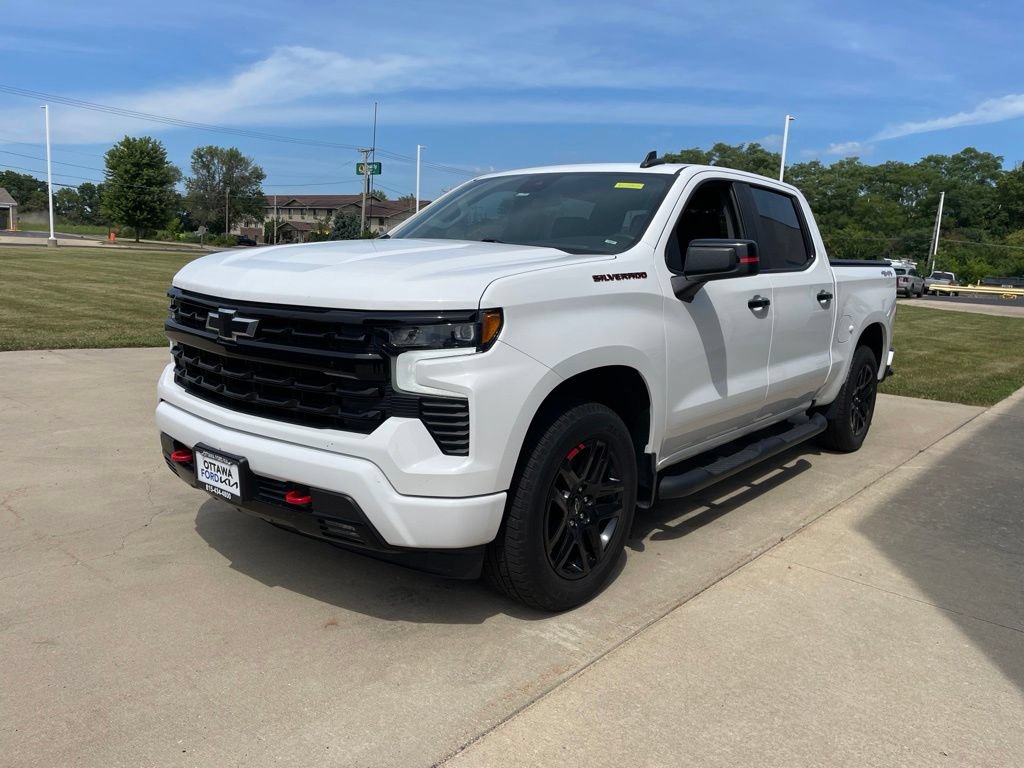 Used 2023 Chevrolet Silverado 1500 RST w/ Redline Edition AWD/4WD image 2