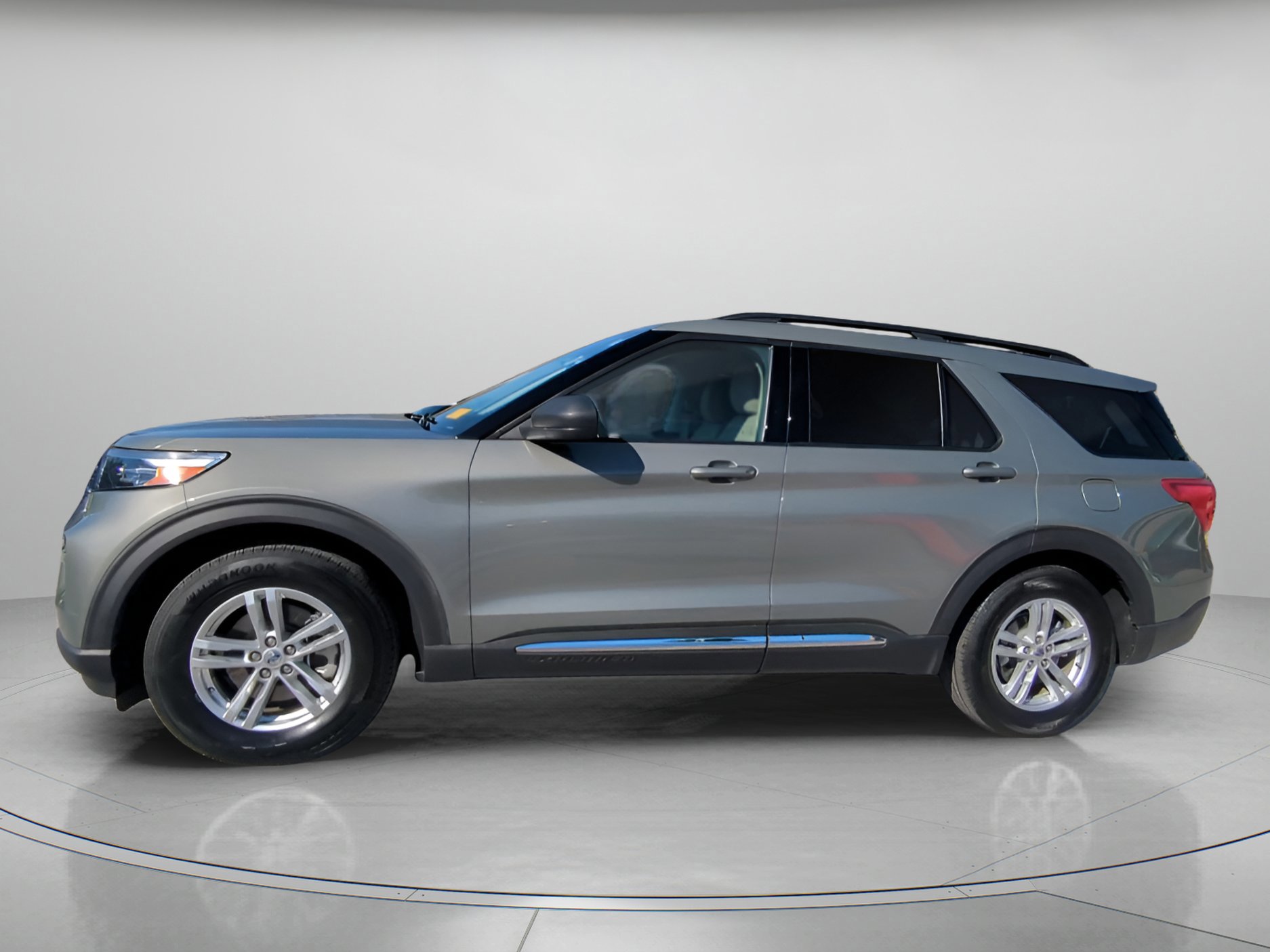 Certified 2020 Ford Explorer XLT w/ Equipment Group 202A image 6