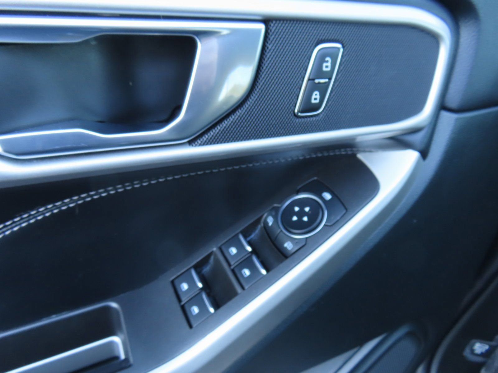 Certified 2024 Ford Explorer XLT image 11