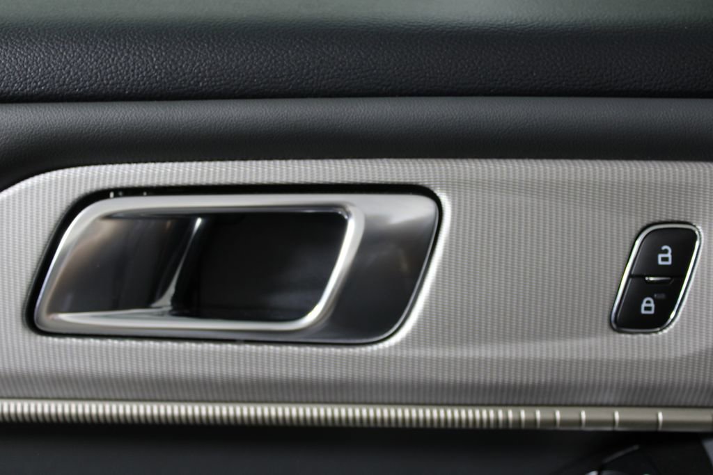 Certified 2025 Ford Explorer Active image 21