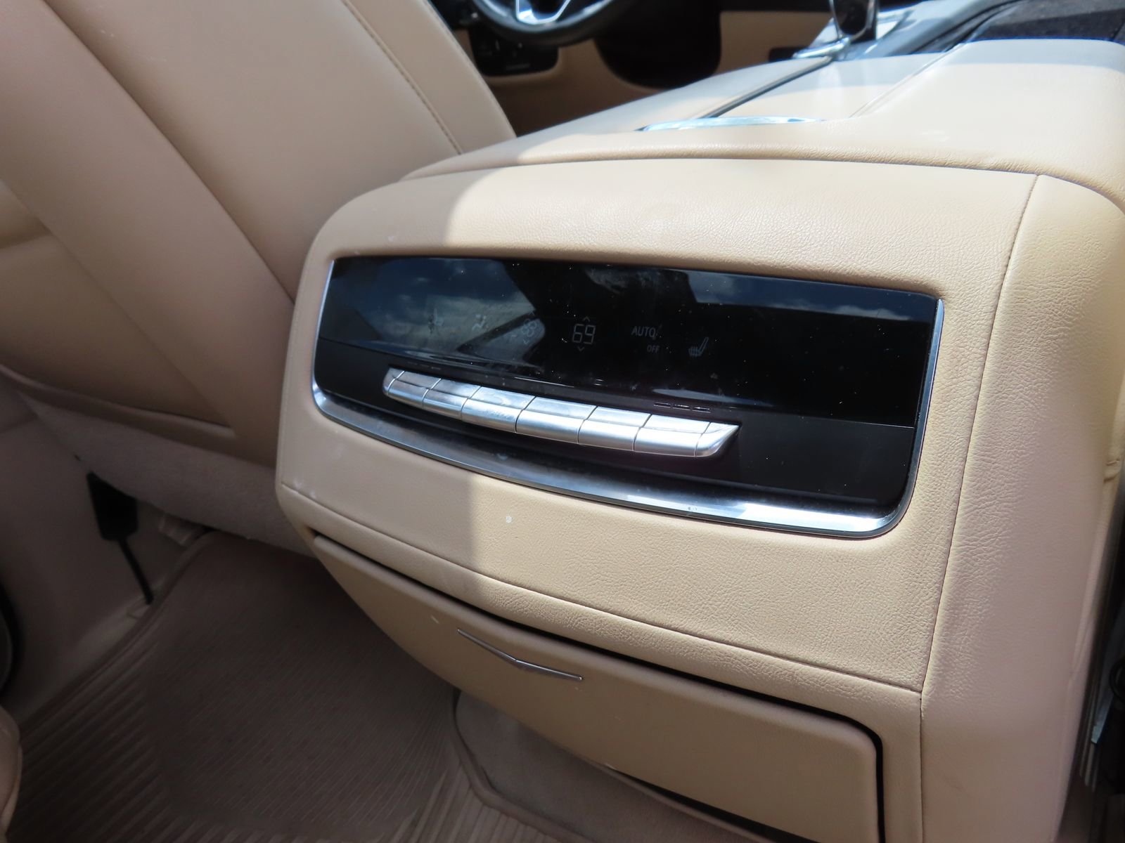 Used 2021 Cadillac Escalade Premium Luxury w/ Performance Package AWD/4WD image 39