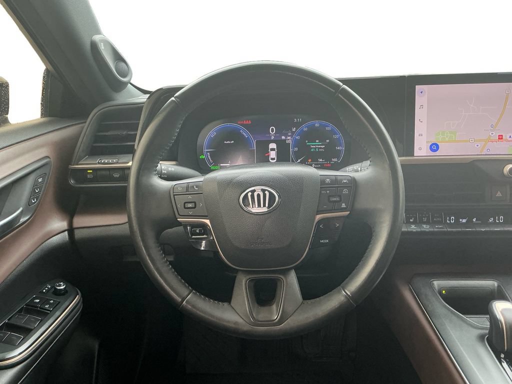 Used 2023 Toyota Crown AWD/4WD image 18