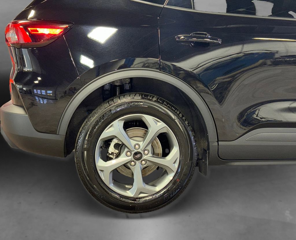 Certified 2025 Ford Escape ST-Line image 18