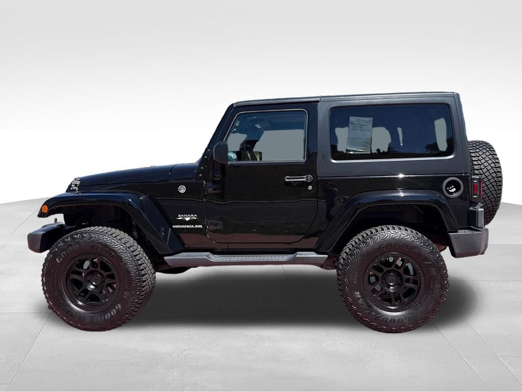 Used 2017 Jeep Wrangler Sahara w/ Dual Top Group AWD/4WD image 4