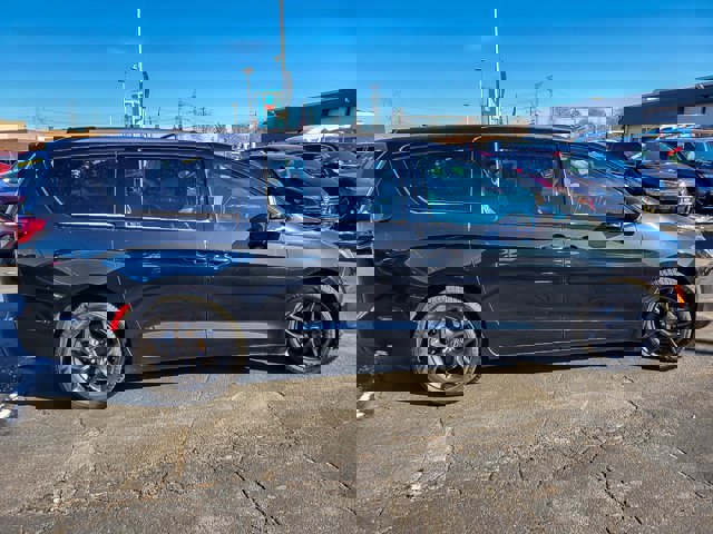 Used 2020 Chrysler Pacifica Limited image 6