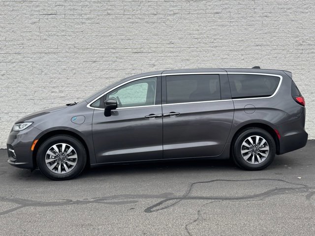 Used 2023 Chrysler Pacifica Touring-L image 6