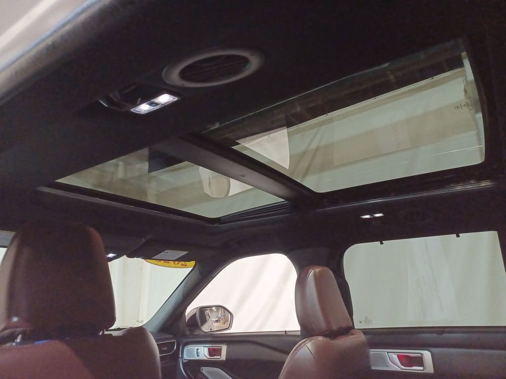 Certified 2023 Ford Explorer Platinum w/ Technology Package image 16