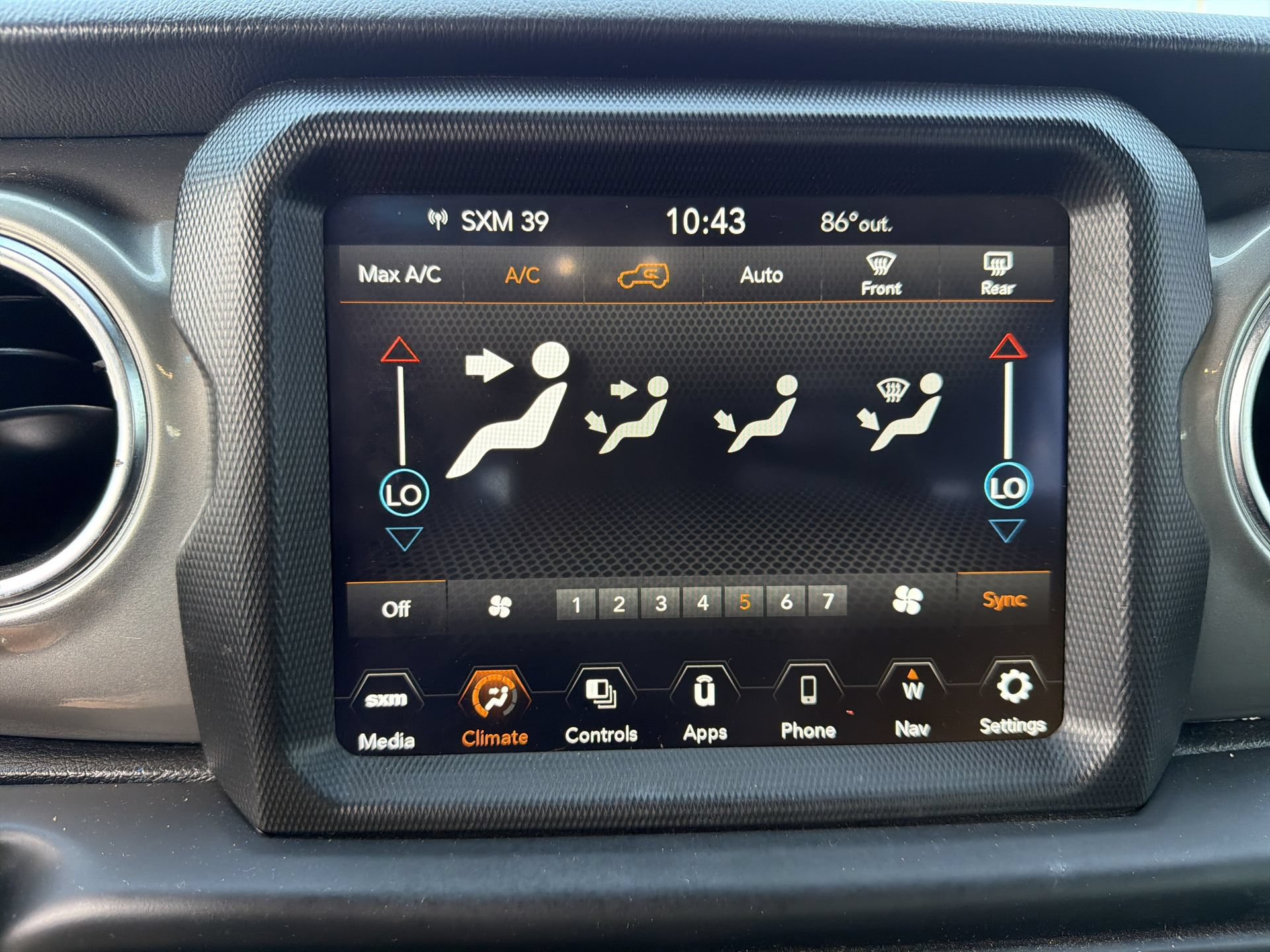 Used 2022 Jeep Wrangler Unlimited Sahara AWD/4WD image 6
