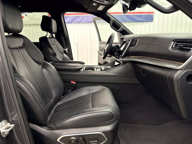 Used 2023 Jeep Wagoneer L Series II AWD/4WD image 27