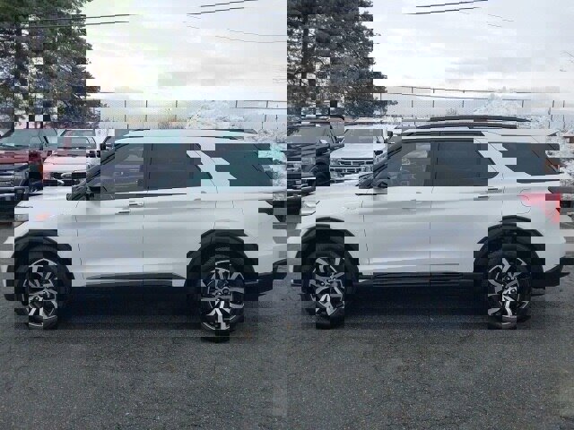 Certified 2023 Ford Explorer ST-Line w/ Class IV Trailer Tow Package image 5