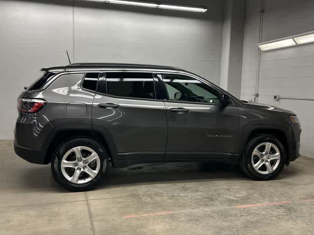 Used 2024 Jeep Compass Latitude AWD/4WD image 3